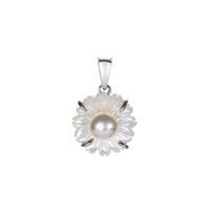 (Pendant) Beautiful Pearl nessled in Mother of Pearl setting